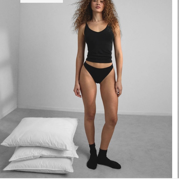 LUNYA BNWT Seamless Modal Tank in Immersed Black Sizes M, L - Picture 3 of 5